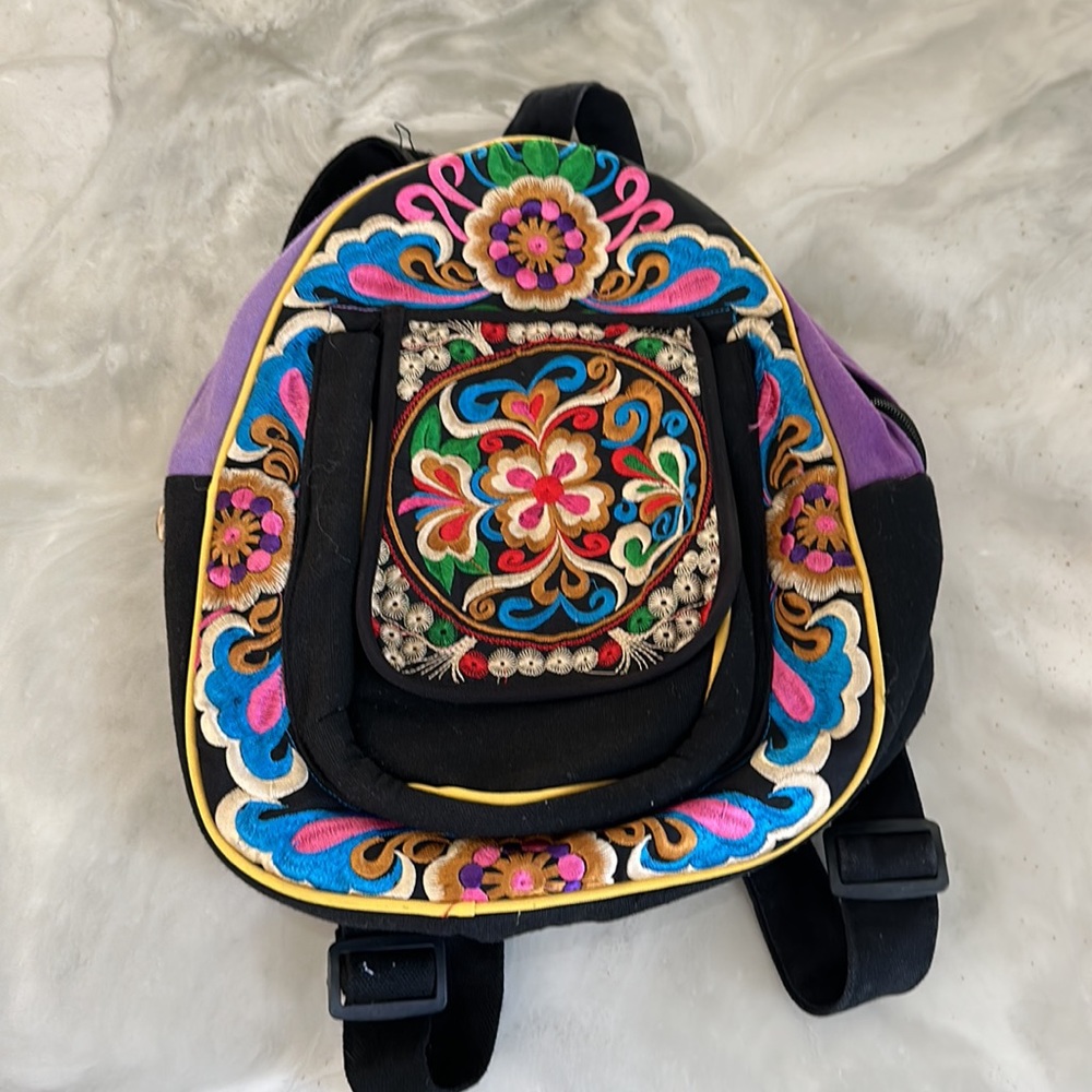 Colorful embroidered small backpack - Picture 2 of 2